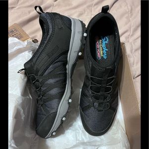 Skechers NIB hiking sneaker
